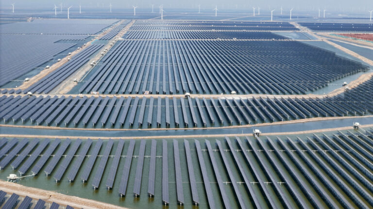 La Cina come motore della transizione energetica: il declino dei combustibili fossili è sempre più vicino